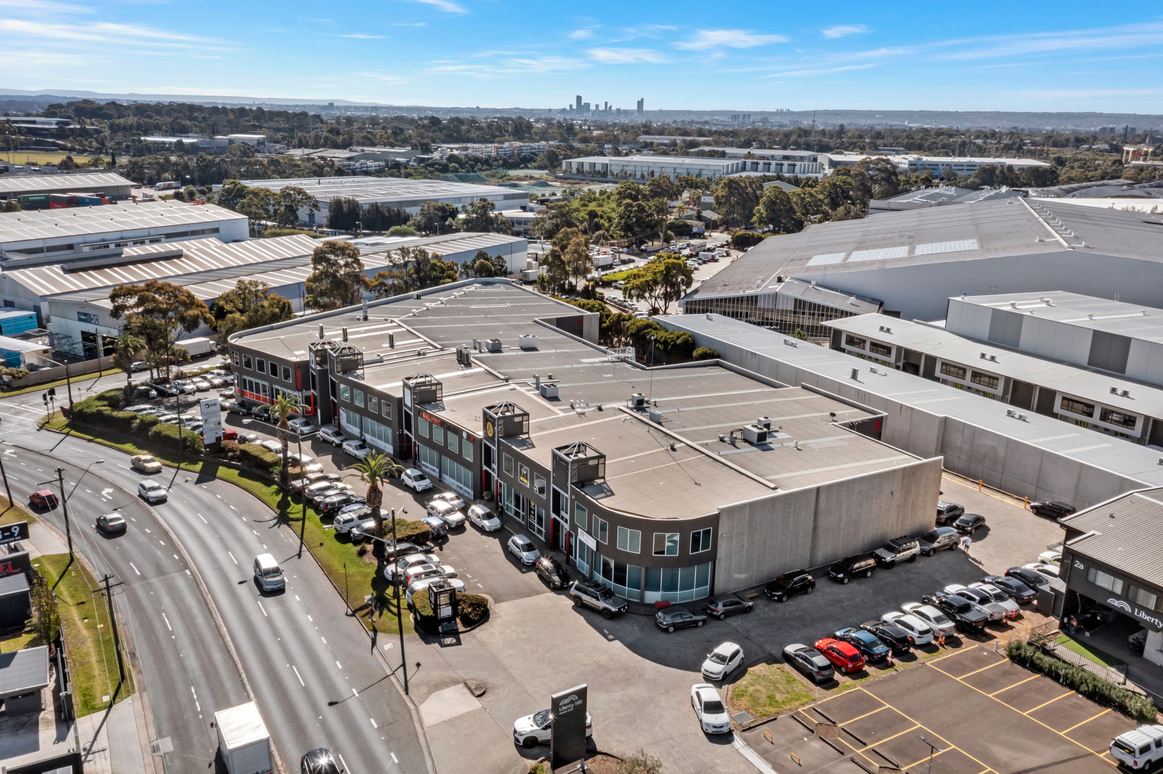 PRIME INDUSTRIAL UNITS WITH FLEXIBLE WORKSPACE & MAIN ROAD EXPOSURE